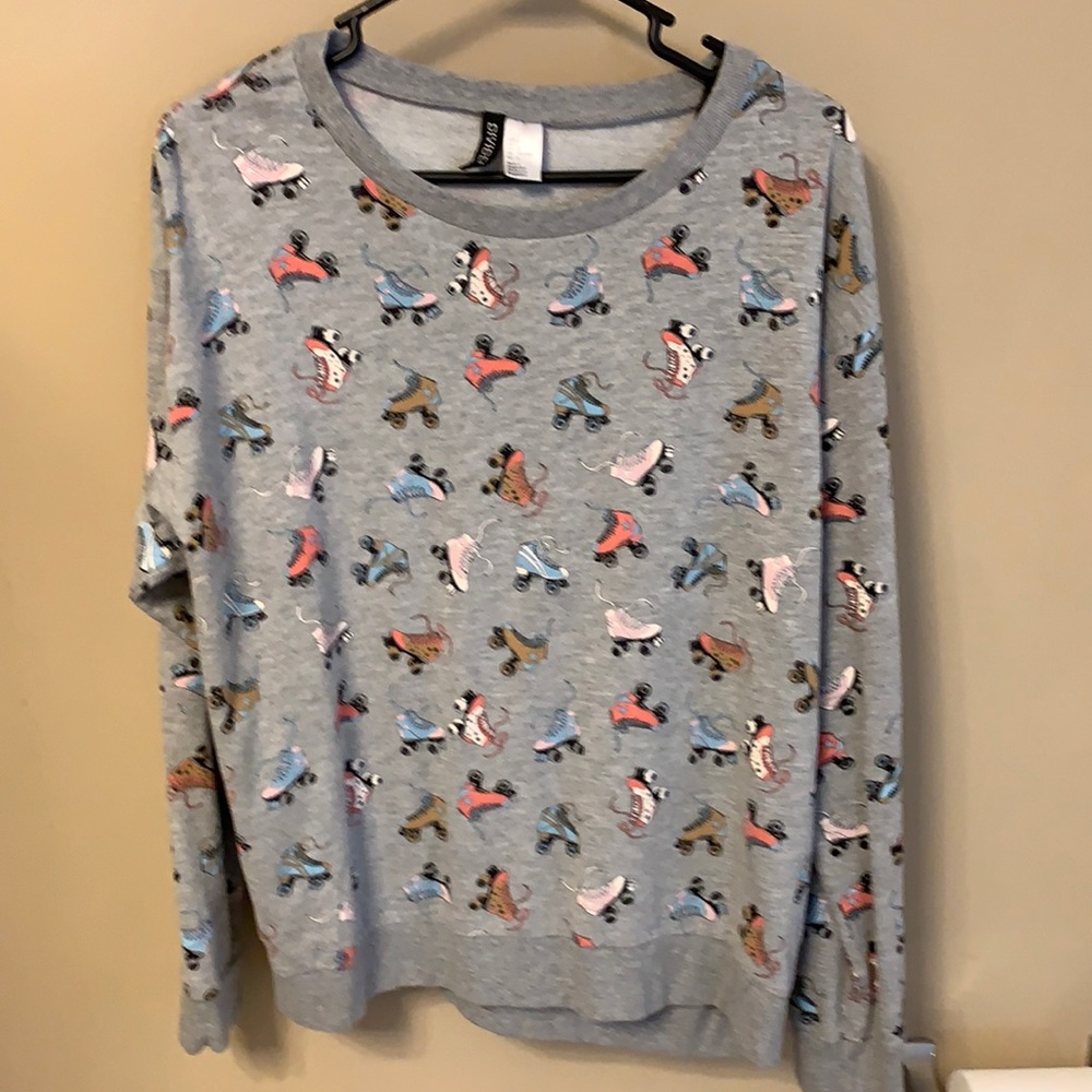H&M Divided Women’s Roller Skate sweatshirt